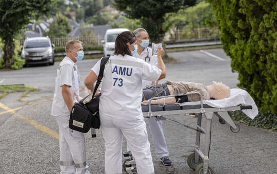 Formation continue des ambulanciers participant à l'aide médicale urgente